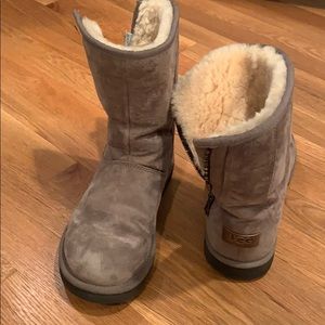 Grey genuine shearling Ugg boot - size 8